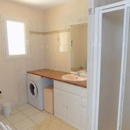 Hébergement de vacances Maison Saint-palais-sur-mer, 4 Pièces, 6 Personnes - Fr-1-305a-25 *