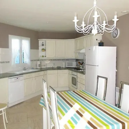 Hébergement de vacances Maison Saint-palais-sur-mer, 4 Pièces, 6 Personnes - Fr-1-305a-25